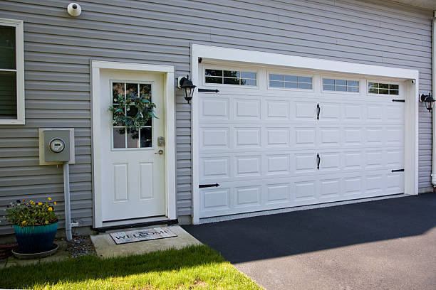 24/7 Emergency Garage Door Panel Replacement experts in Cloverdale, VA